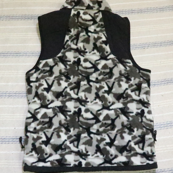 Like New SPORTTRAX Boys Gray Camo Fleece Vest - Picture 6 of 7